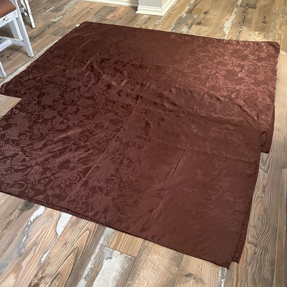 Thanksgiving or Fall Holiday Table Linens - Picture 1 of 3